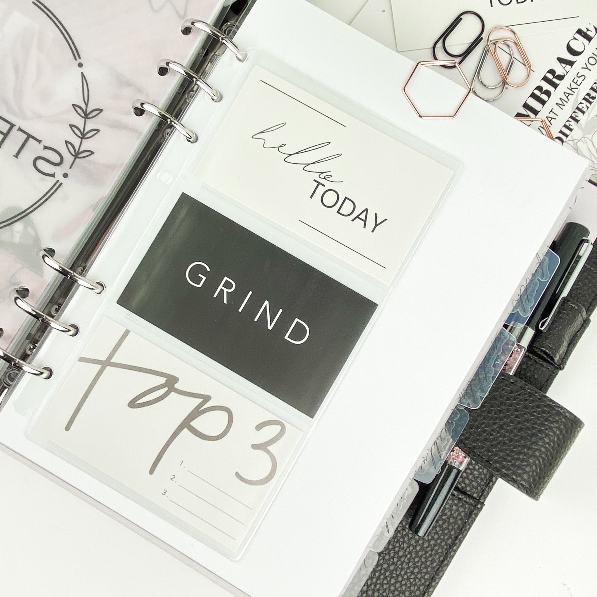 FROSTED CARD HOLDER Exquis creation